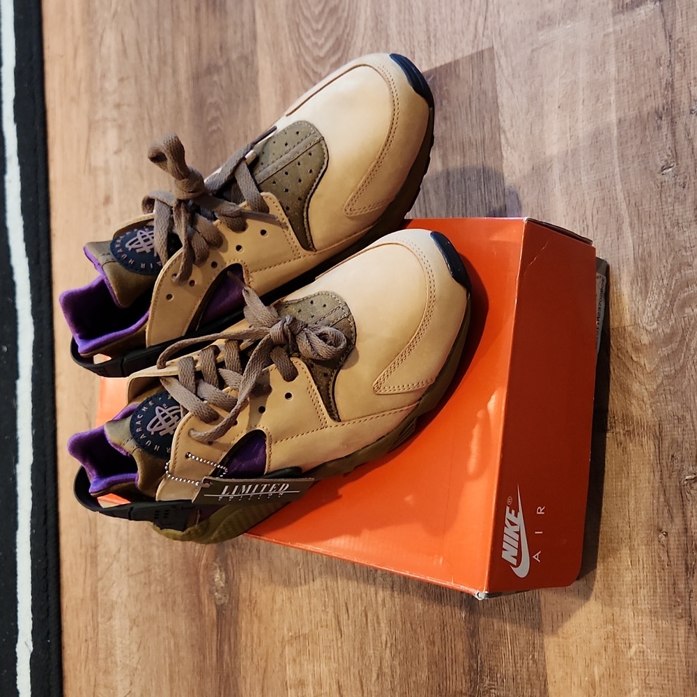 Nike air huarache tan/purple sz 9 NWT